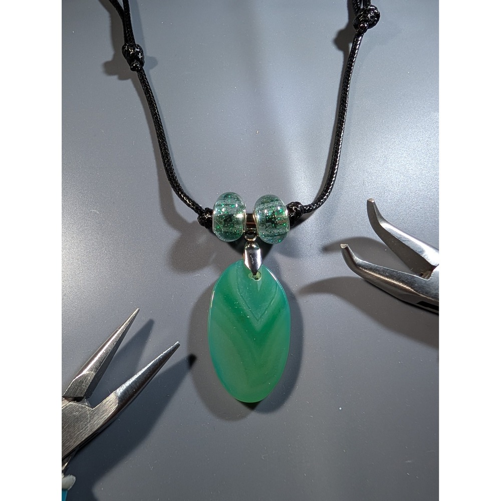Green Agate Oval Pendant Necklace Adjustable Cord Glass Beads Boho Gemstone